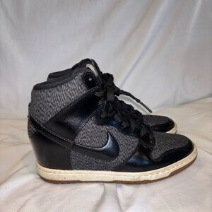 Women's Nike Dunk Sky Hi Essential
Hidden Wedge Sneakers Black 7.5
(644877-003)